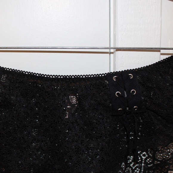 Victoria’s Secret set of 3 shorts - Picture 8 of 8